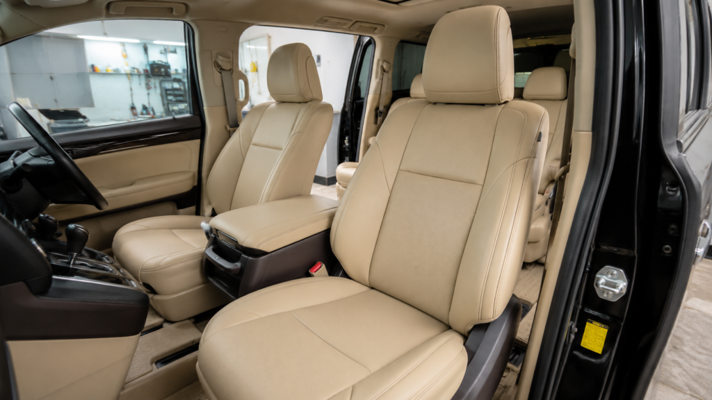 Bọc ghế da ô tô cho Hyundai SantaFe tại xưởng Thủy Long