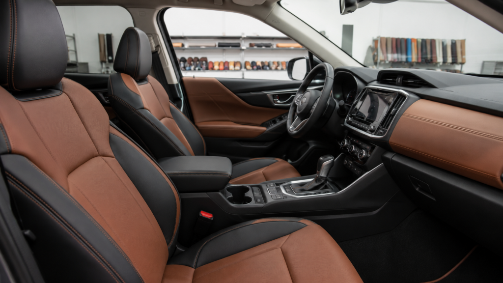 Bọc ghế da ô tô cho Kia Carnival tại xưởng Thủy Long