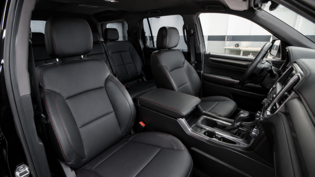 Bọc ghế da ô tô cho Toyota Fortuner tại xưởng Thủy Long